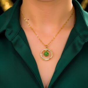 Collier cercle en or et émeraude